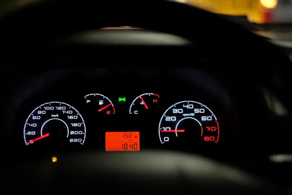 clio 2 voyant serv allumé que faire